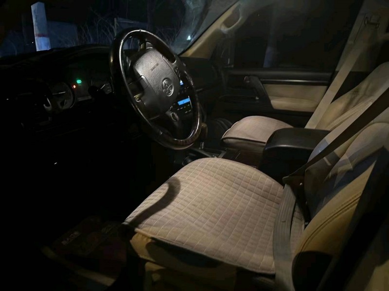 济南12年丰田兰德酷路泽5