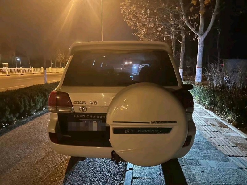 济南12年丰田兰德酷路泽9