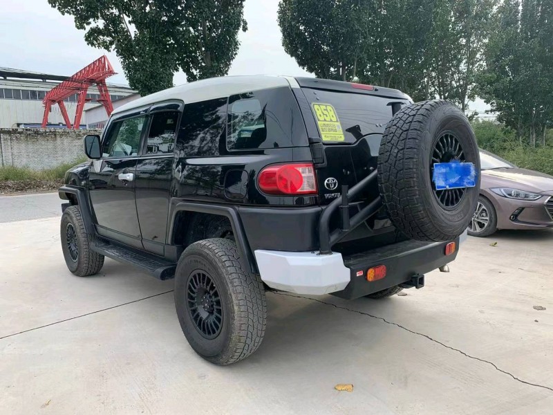 保定12年丰田兰德酷路泽3