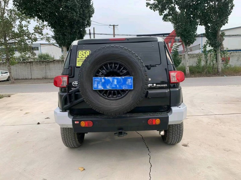 保定12年丰田兰德酷路泽5