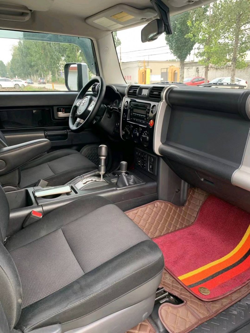 保定12年丰田兰德酷路泽7