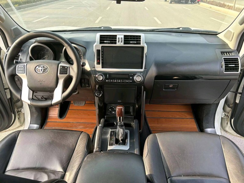 北京16年丰田普拉多8