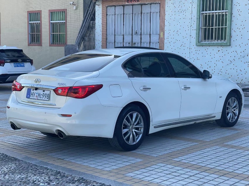 汕頭15年英菲尼迪Q50L1