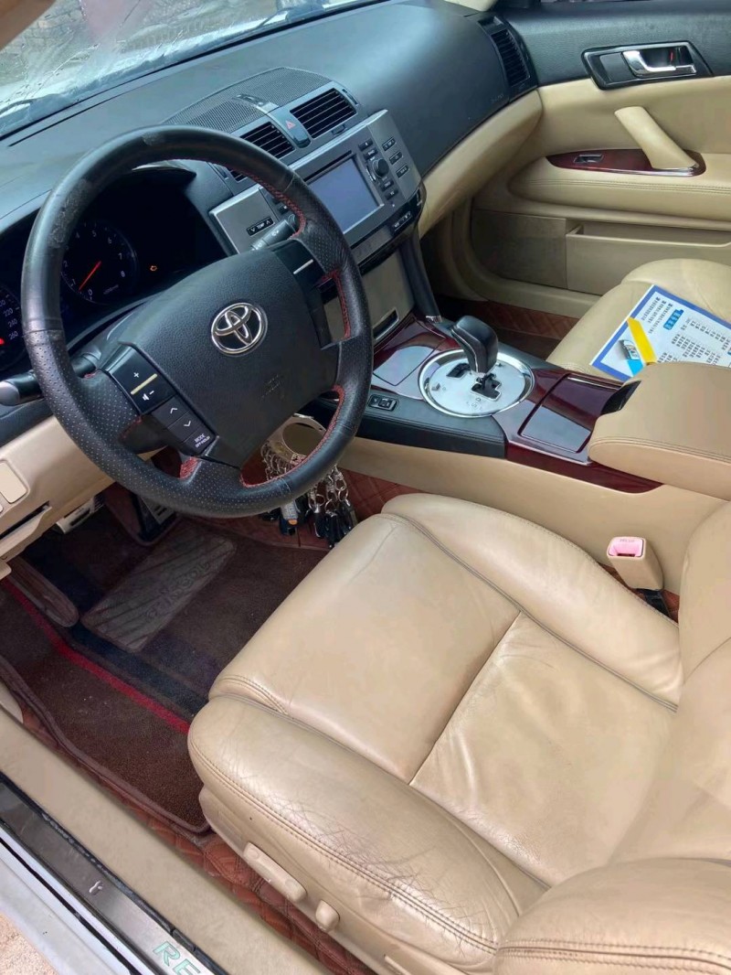保定10年丰田锐志8