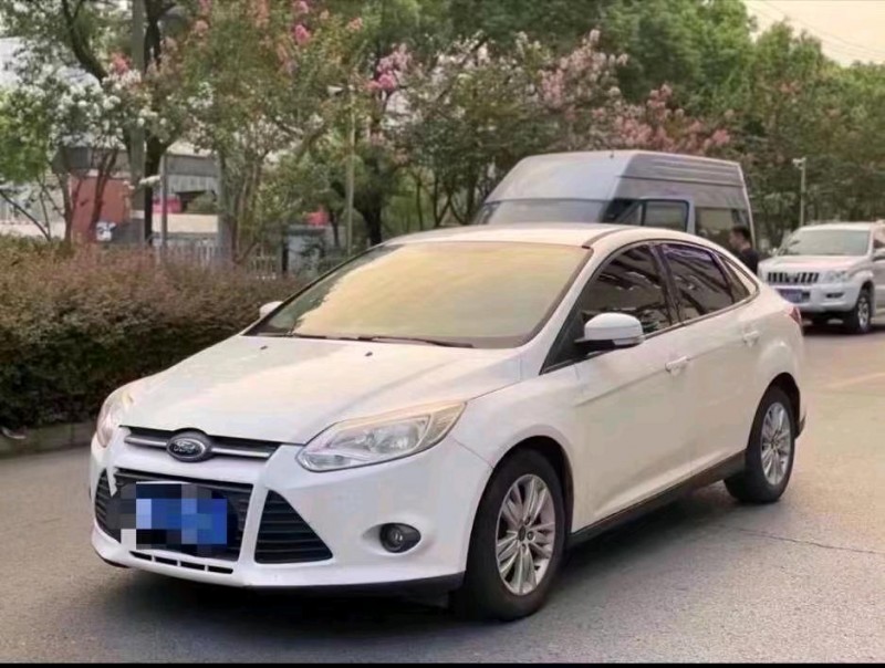 青岛13年福特福克斯2