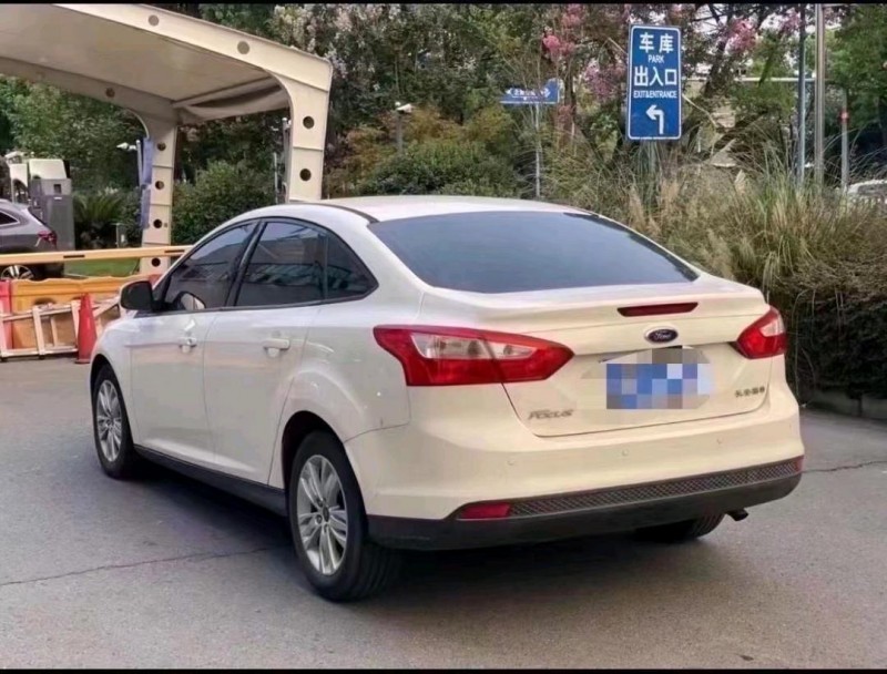 青岛13年福特福克斯3