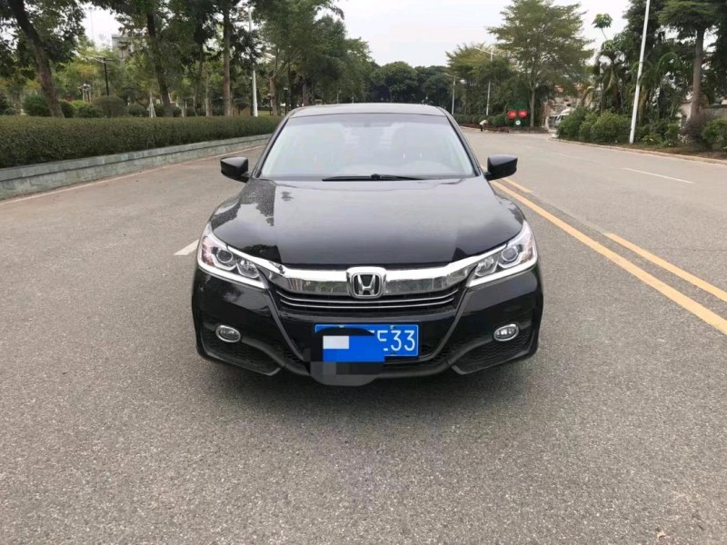 珠海17年本田雅阁1