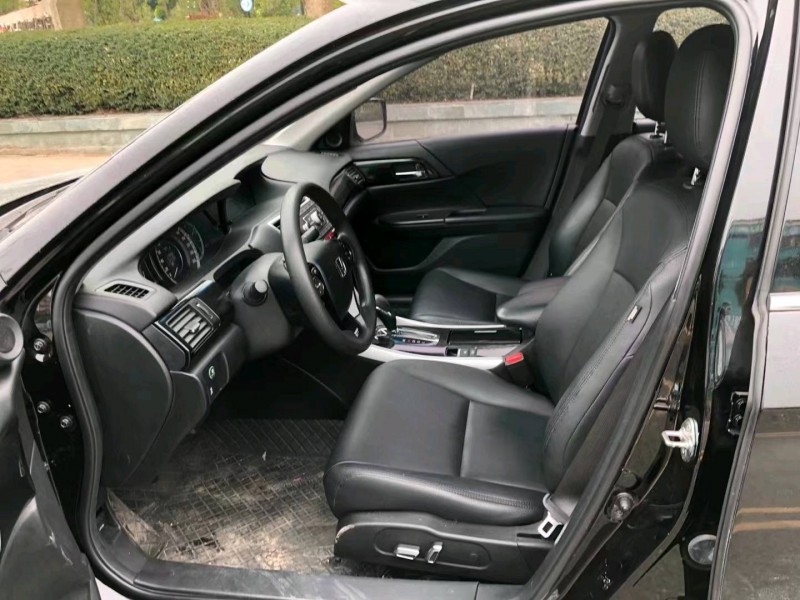 珠海17年本田雅阁4