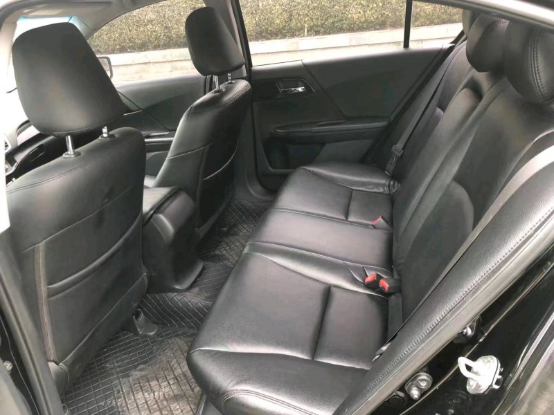 珠海17年本田雅阁7