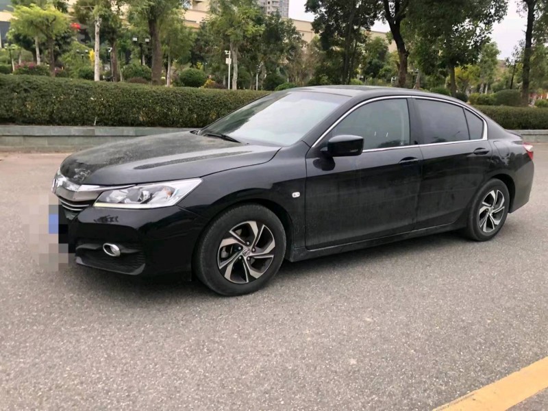 珠海17年本田雅阁9