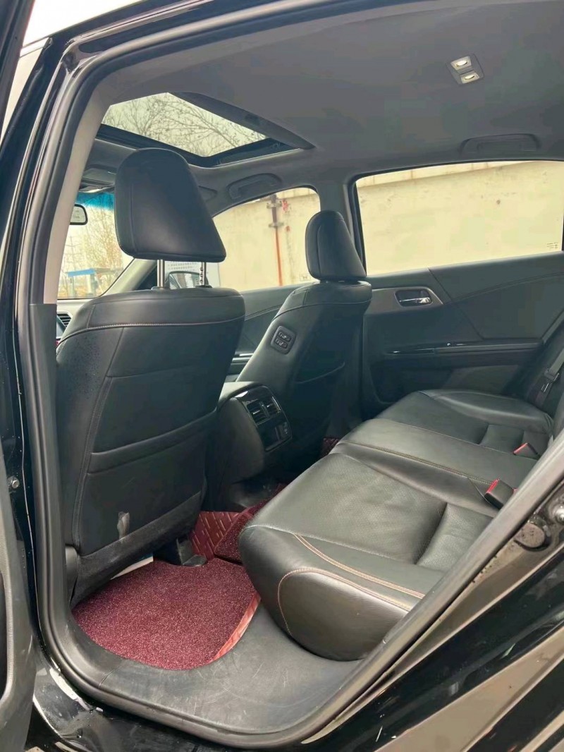 宜昌18年本田雅阁3