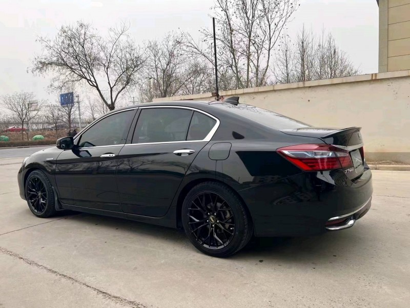 宜昌18年本田雅阁8