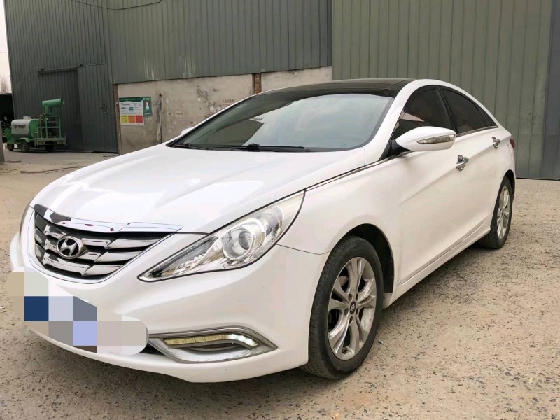 保定12年现代索纳塔八2