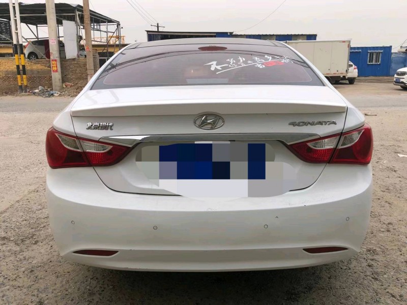 保定12年现代索纳塔八4