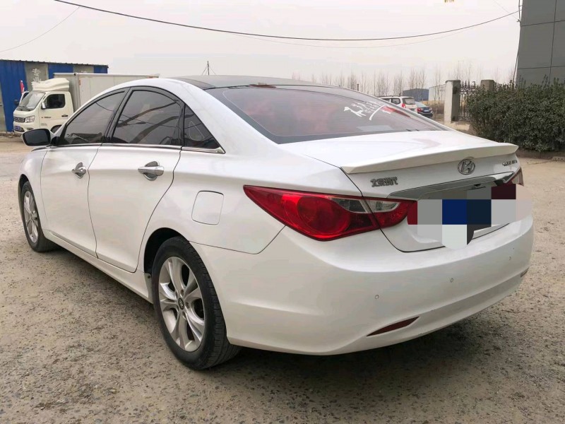 保定12年现代索纳塔八5