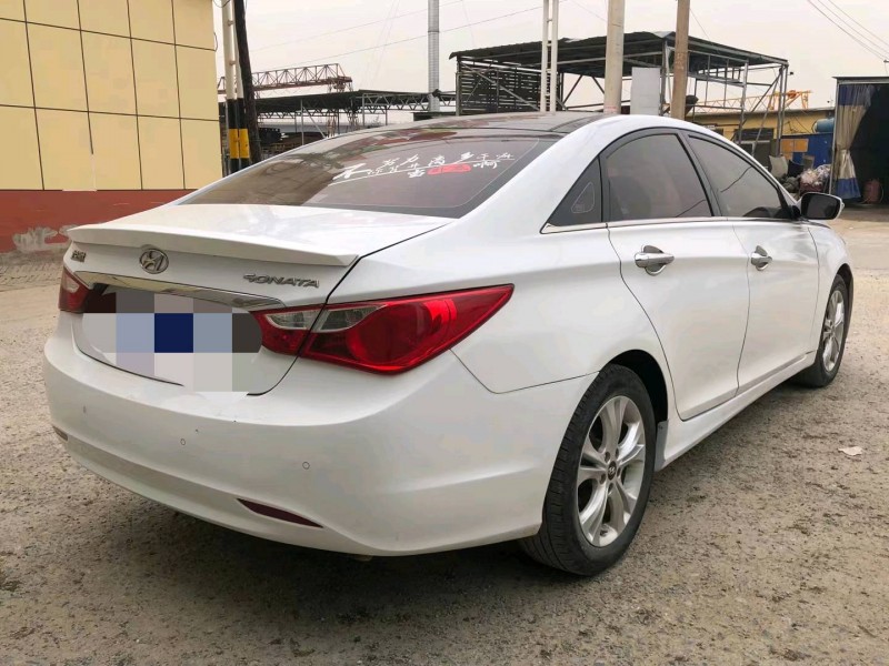 保定12年现代索纳塔八6