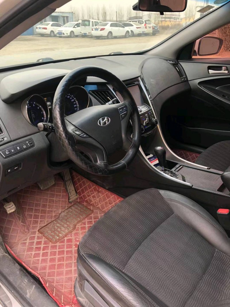 保定12年现代索纳塔八9