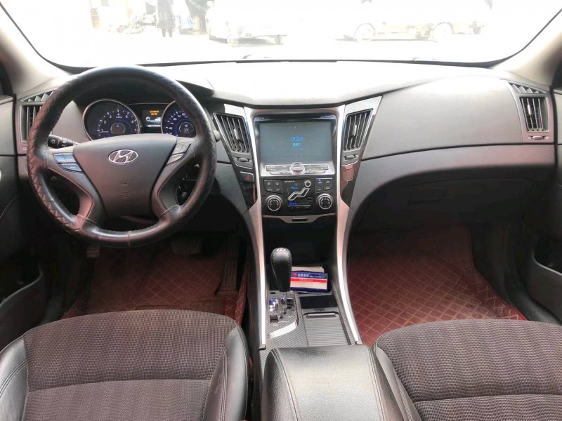 保定12年现代索纳塔八8