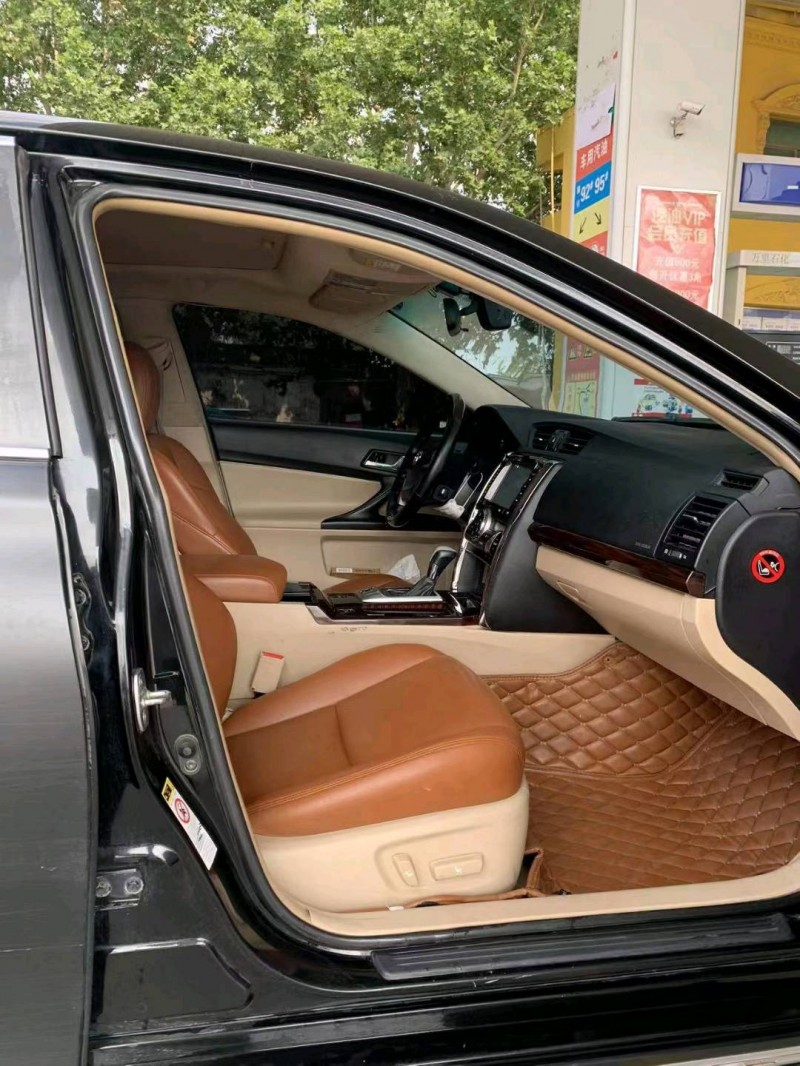 保定12年丰田锐志8