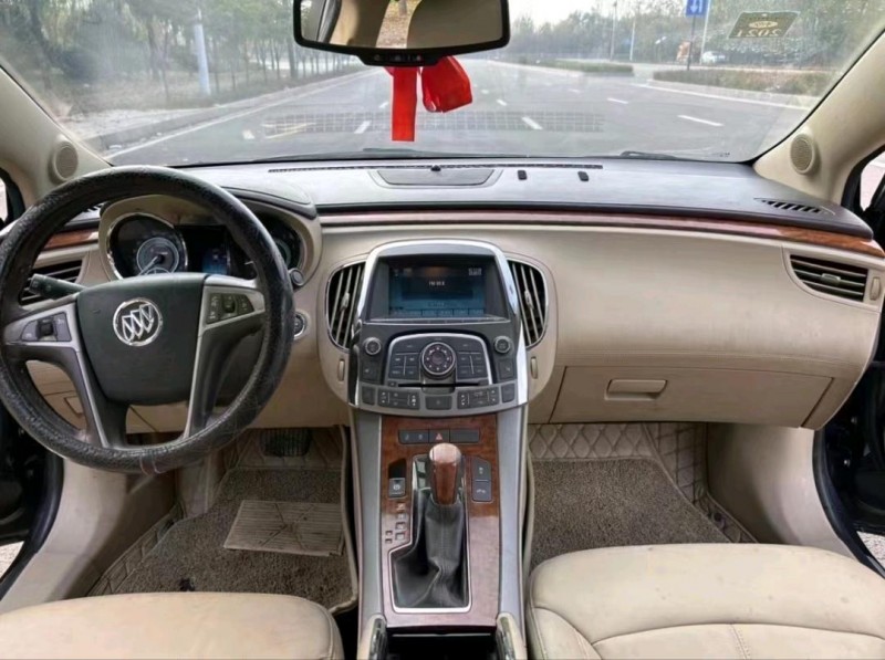 枣庄12年别克君越6