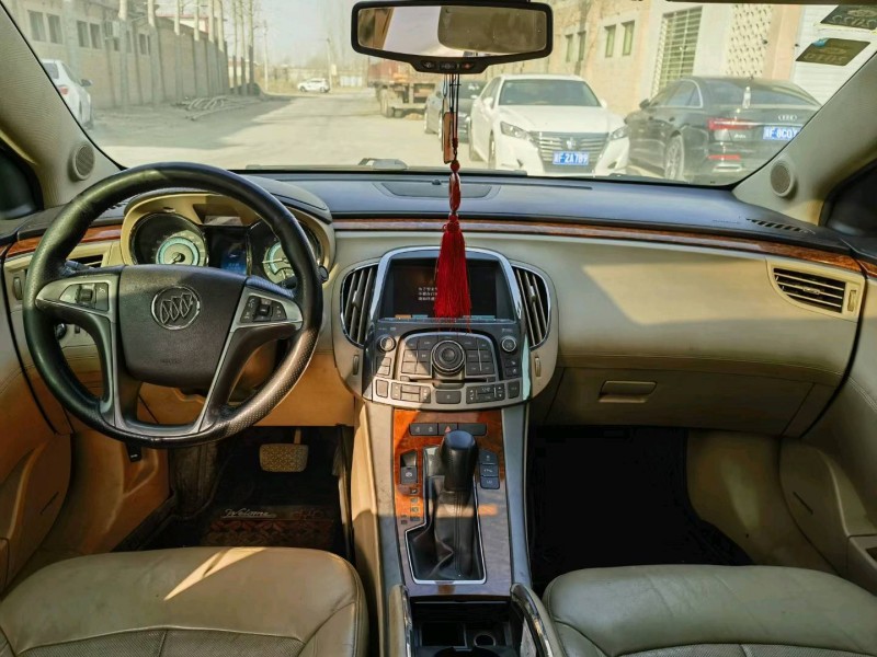 保定10年别克君越9