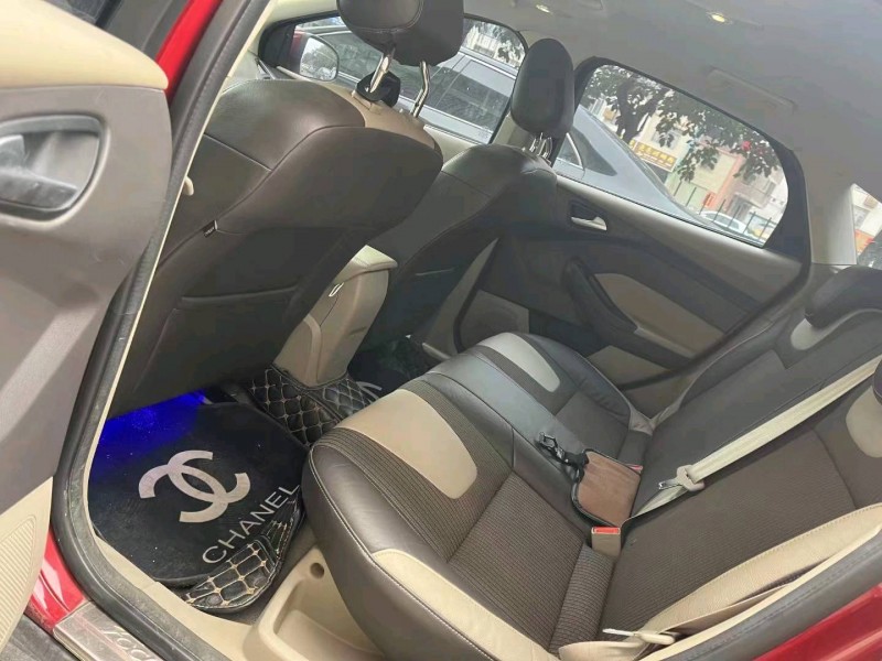 梧州12年福特福克斯2