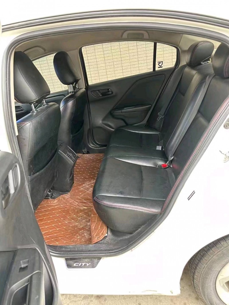 广州17年本田锋范4