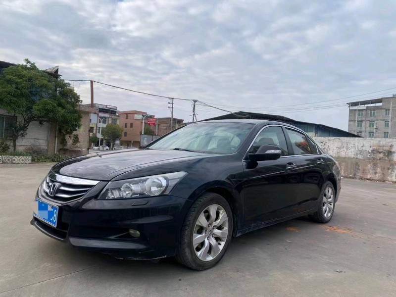 珠海13年本田雅阁3