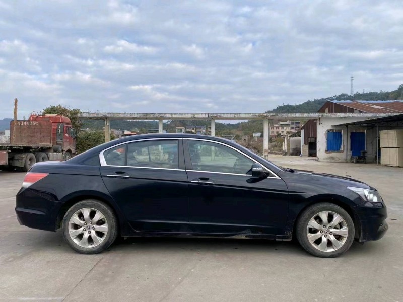 珠海13年本田雅阁7