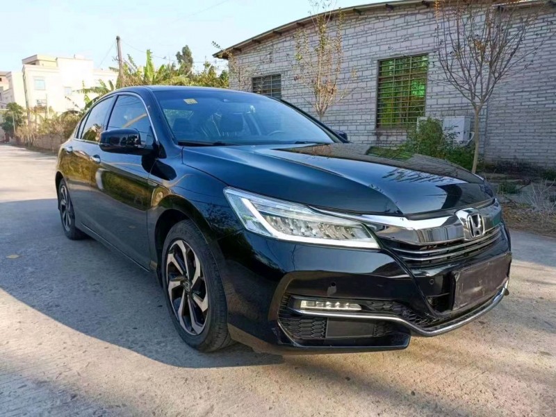 珠海17年本田雅阁1