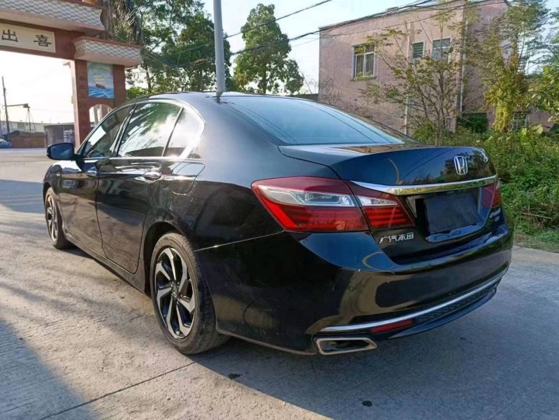 珠海17年本田雅阁3