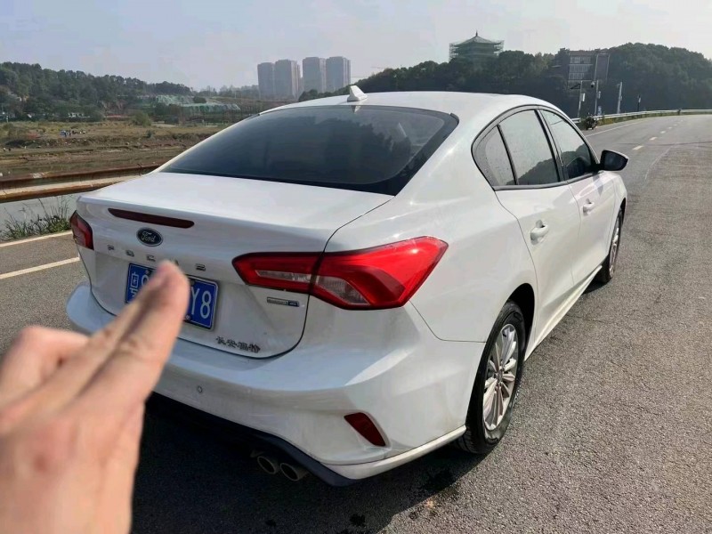 广州21年福特福克斯4