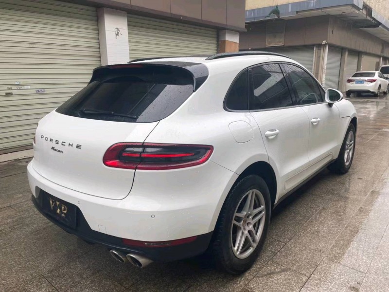 中山18年保时捷Macan7