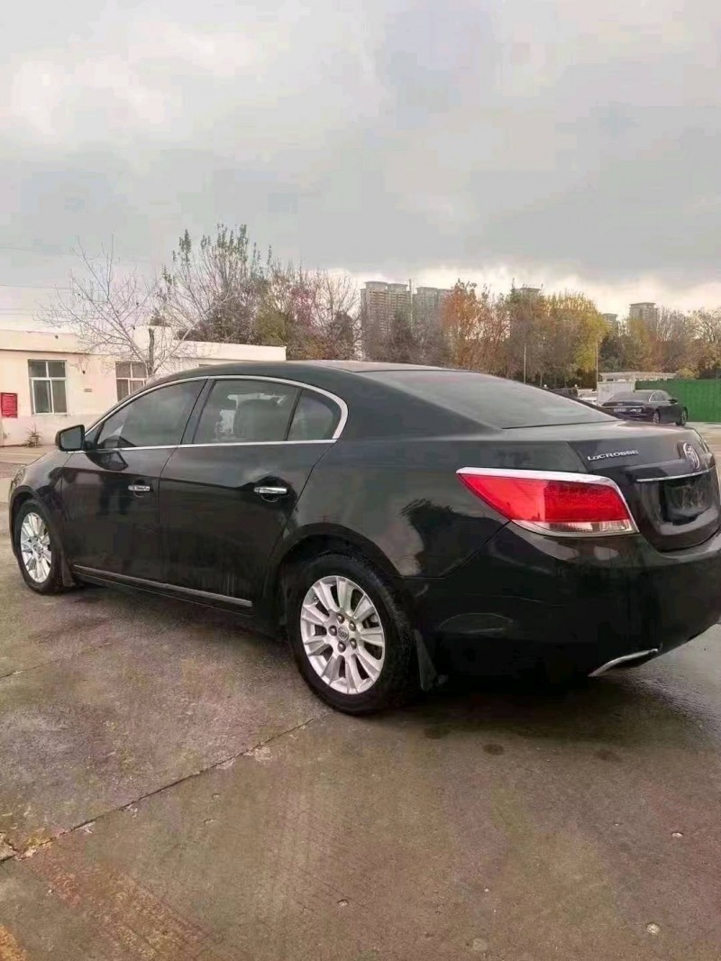 济宁10年别克君越5