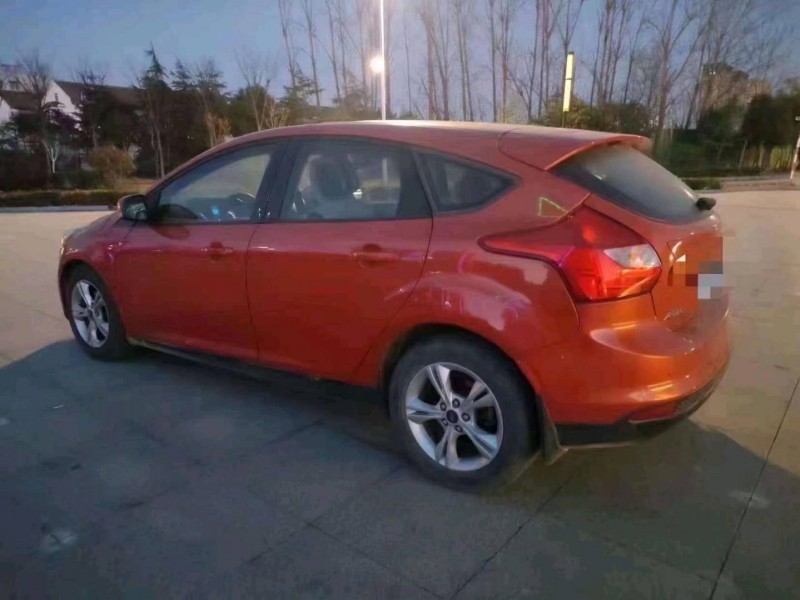 济宁13年福特福克斯5