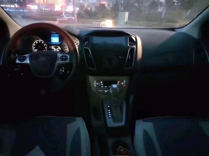 济宁13年福特福克斯8