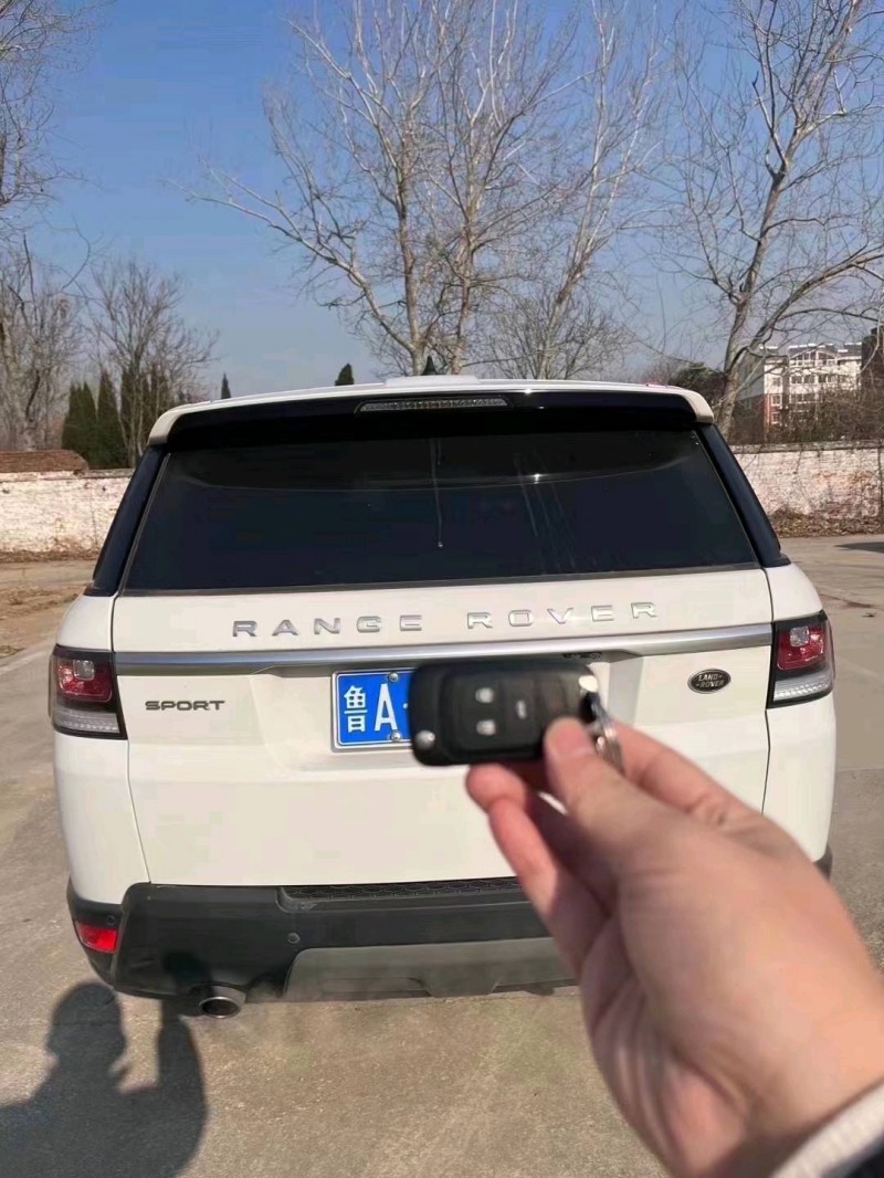 东营17年路虎揽胜运动6