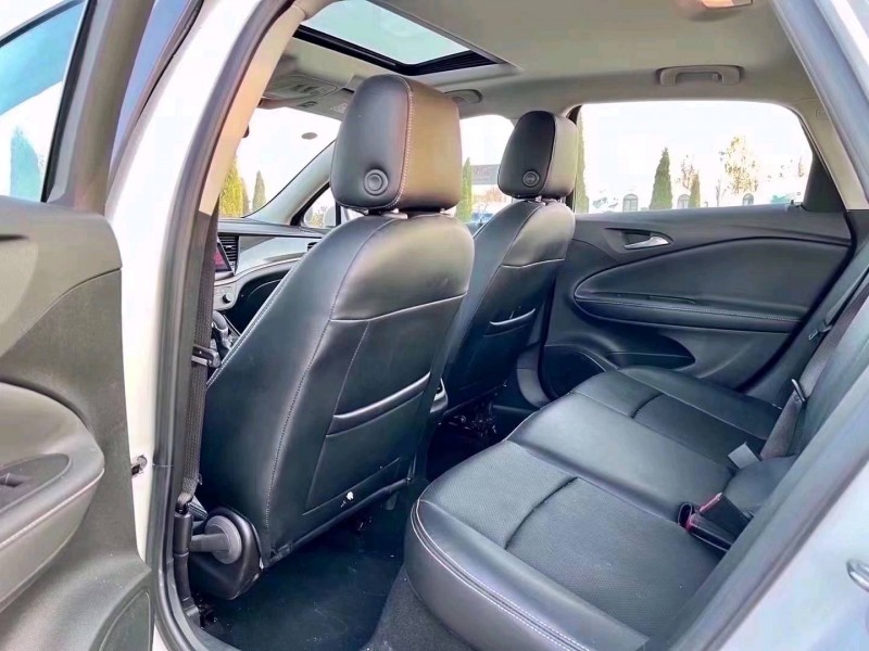 东营22年别克威朗4