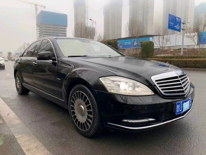 东营13年奔驰S8