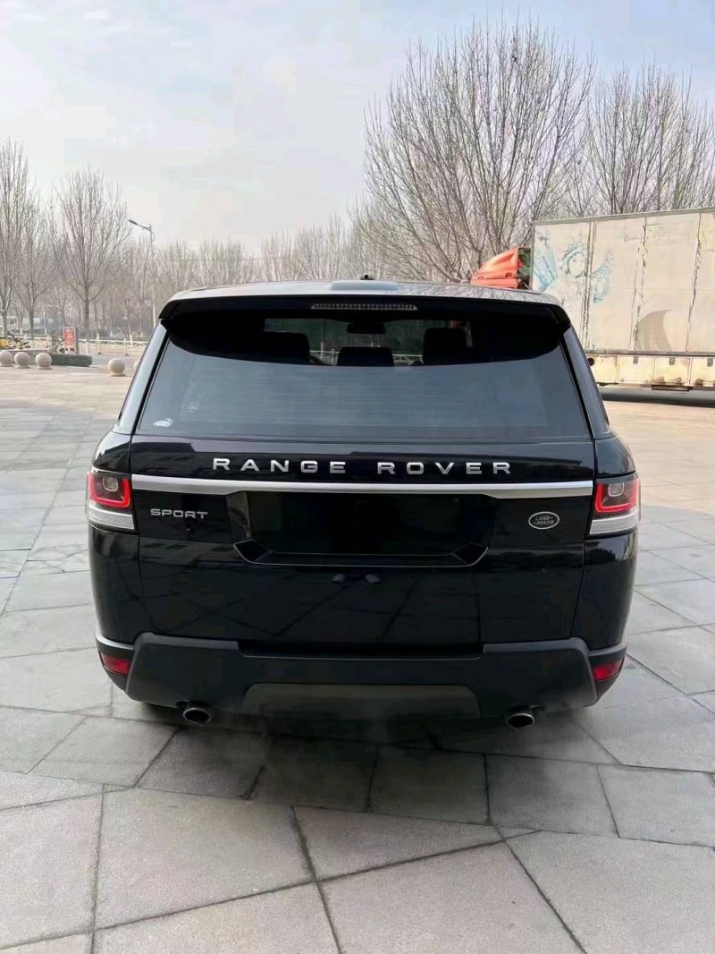 东营17年路虎揽胜运动8