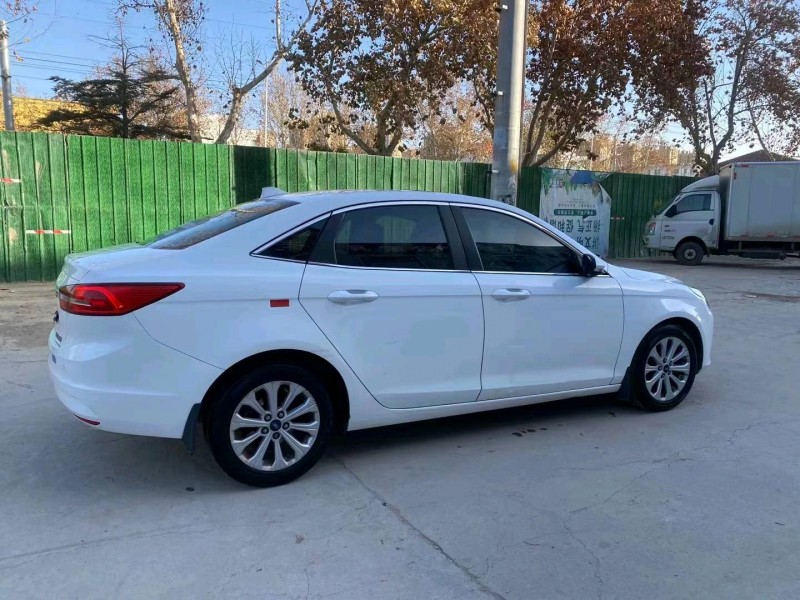 枣庄15年福特福睿斯3