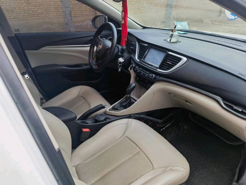 保定17年别克英朗8