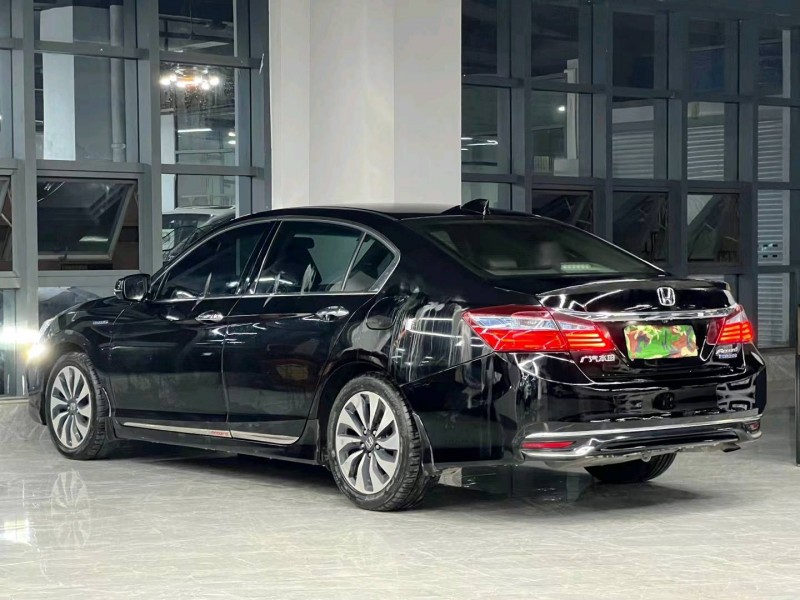 东莞17年本田雅阁3