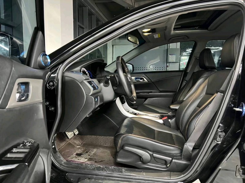 东莞17年本田雅阁8