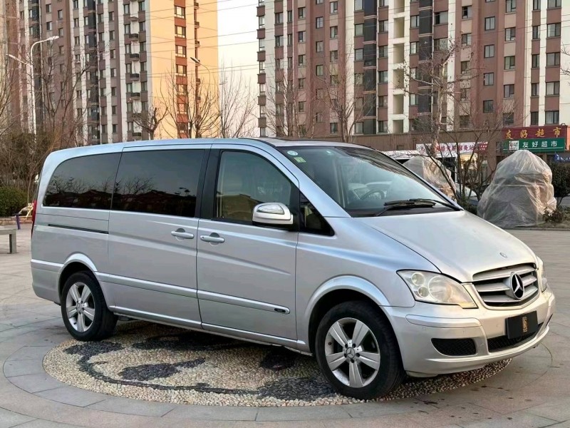 青岛11年奔驰唯雅诺3