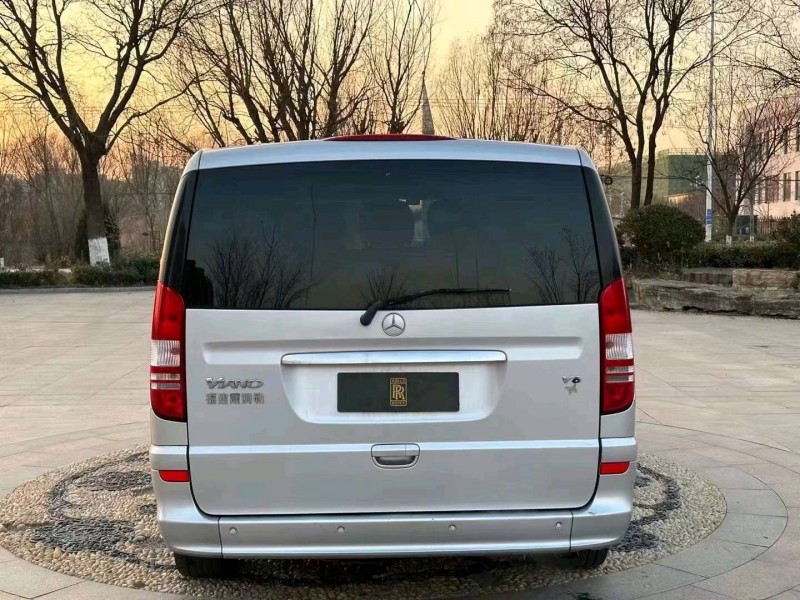 青岛11年奔驰唯雅诺6