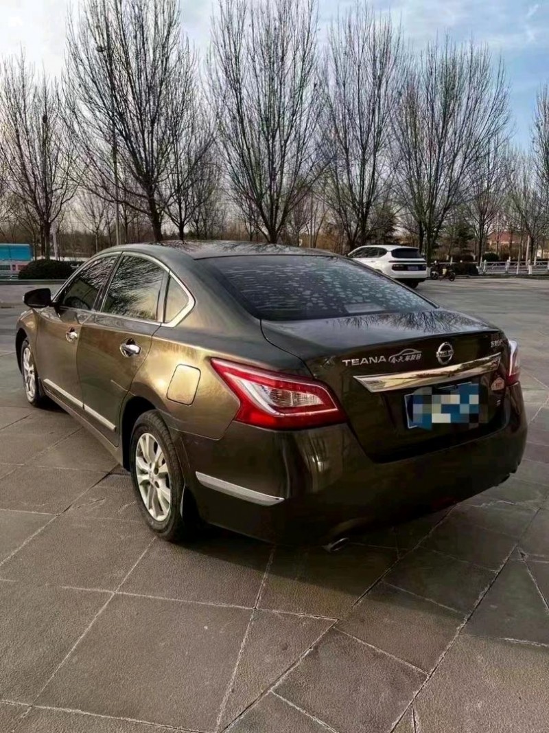 北京16年日产天籁8