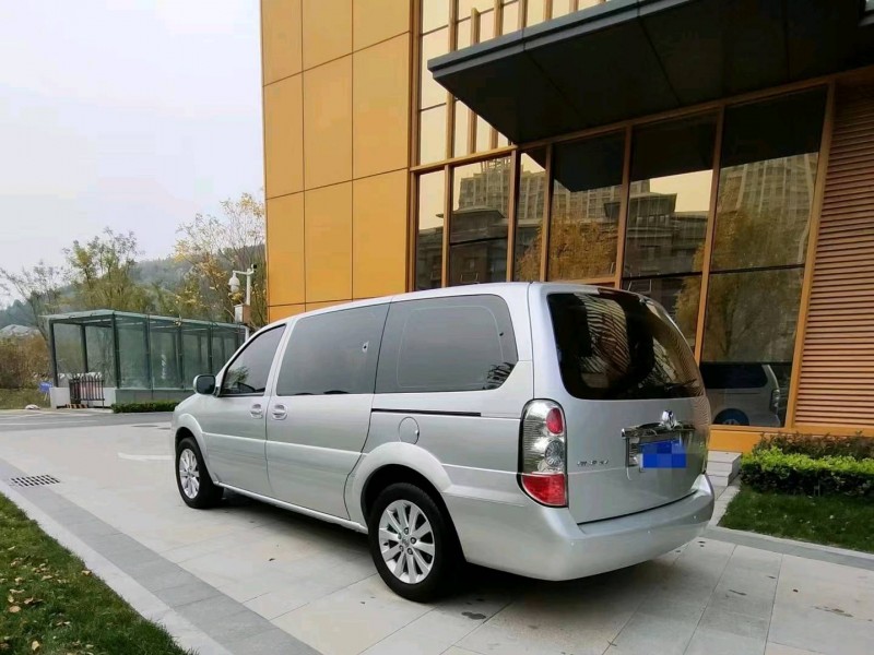 东营16年别克GL82