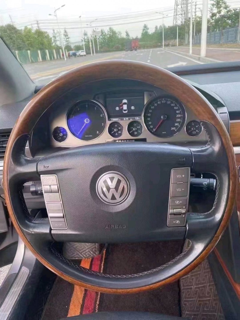 宜昌10年大众辉腾3