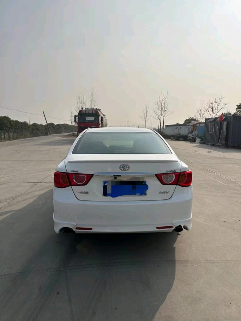 北京13年丰田锐志8